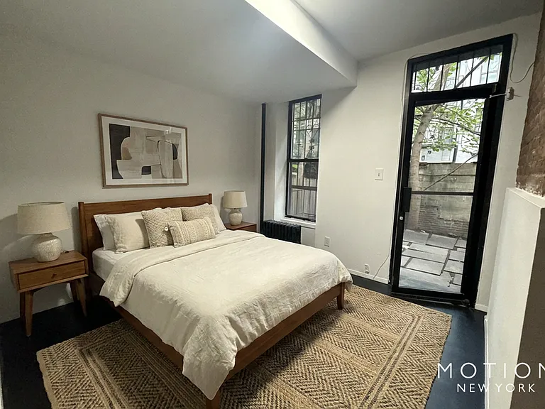 637 E 6th St #1 — Photo 3