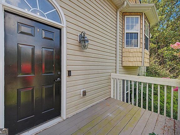 3rd image of 30 Indian Hills Dr