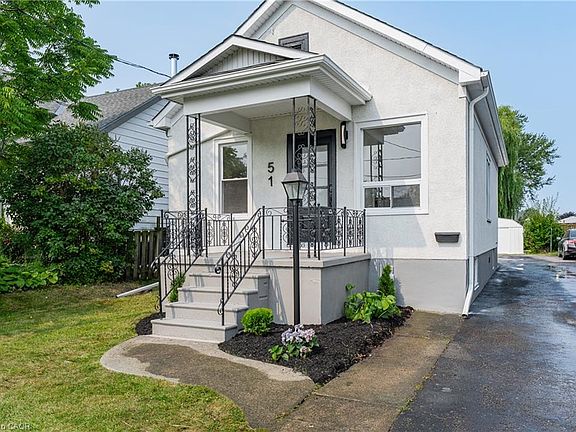 3rd image of 51 Queen St S