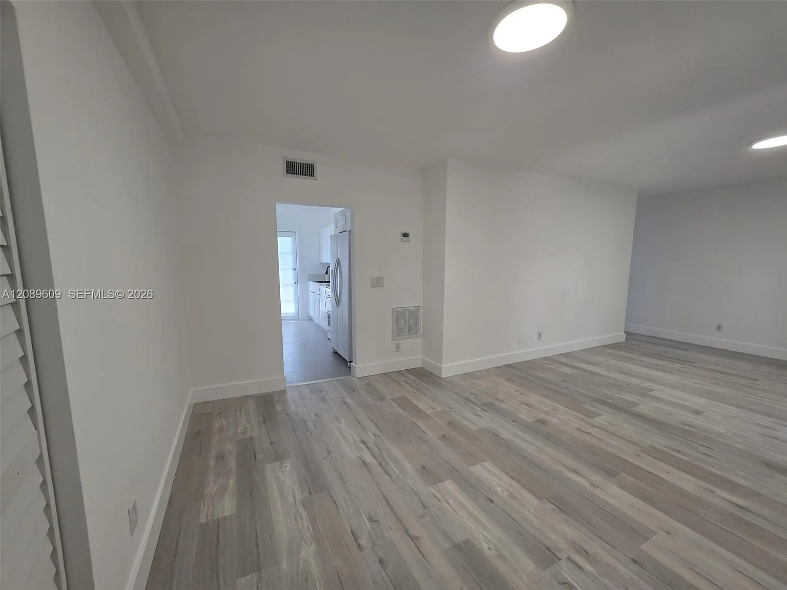 7845 NE Bayshore Ct — Photo 3