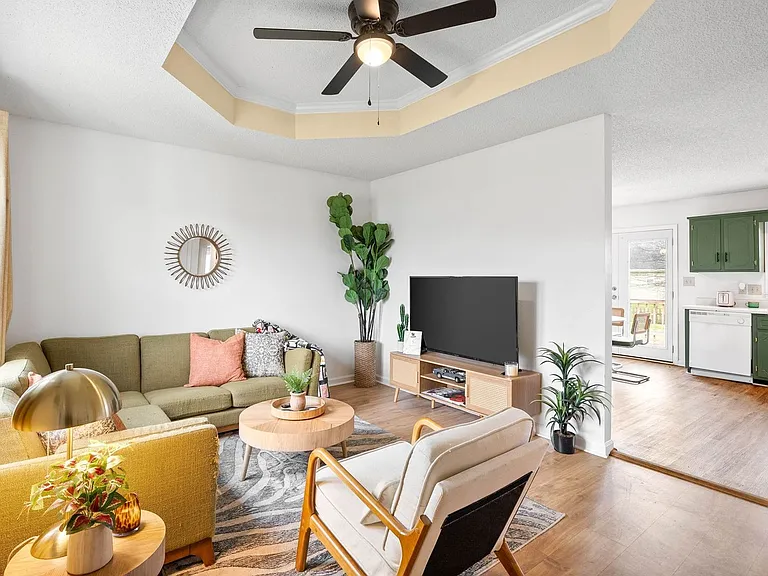 3231 Tabby Dr — Photo 9