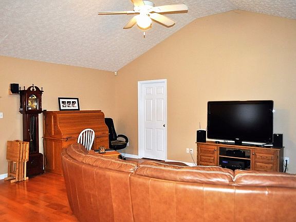 4th image of 324 Sequoia Ct