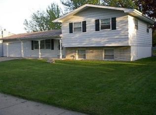 425 W Summit Ct, Crown Pt, IN 46307