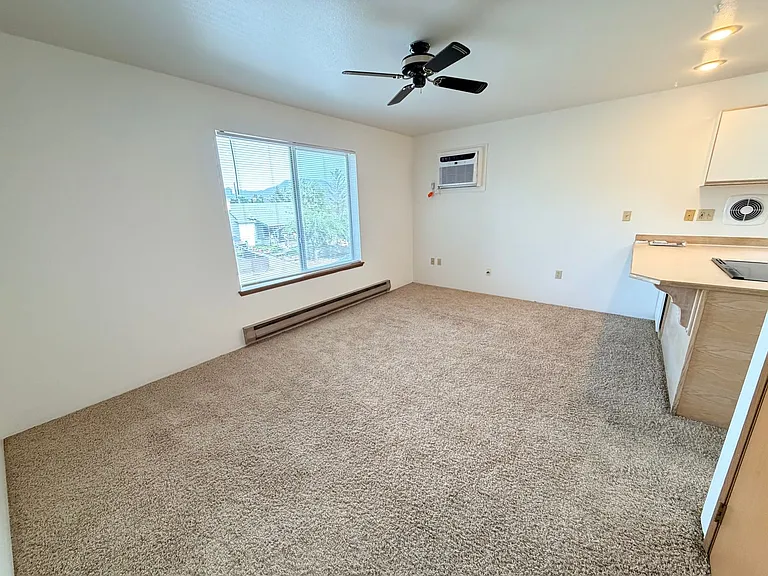 511 Yakima St — Photo 2