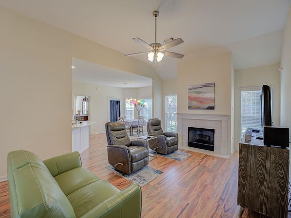 5th image of 8415 Shady Elm Dr