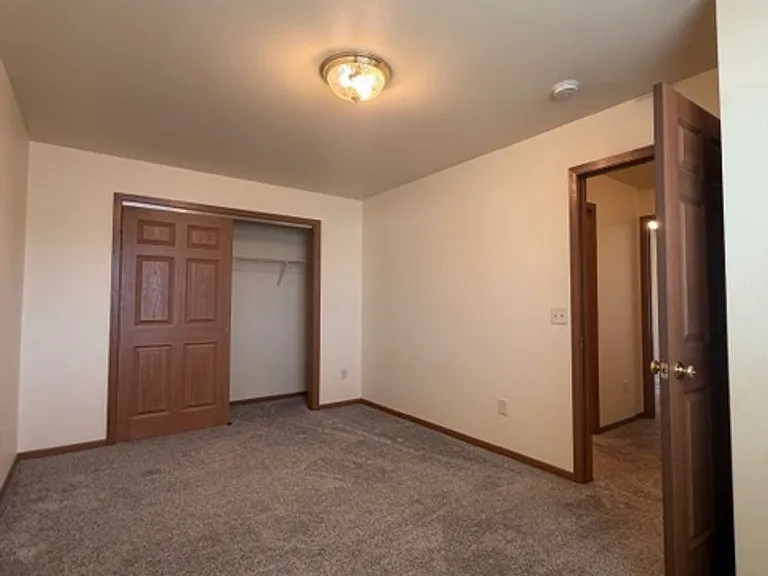 304 W Grant St — Photo 15