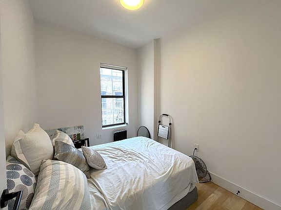 4th image of 35 Bedford St #34