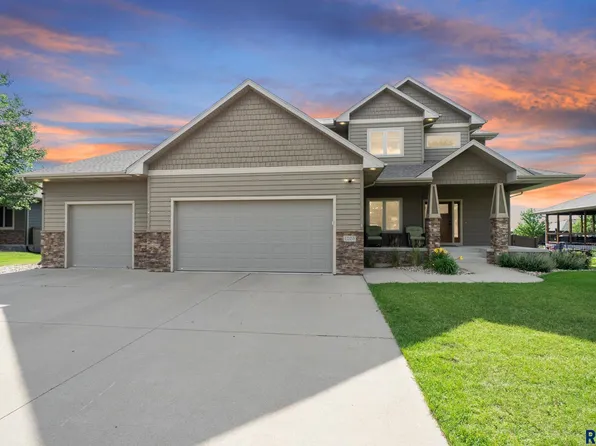 1205 S Discovery Ave, Sioux Falls, SD 57106