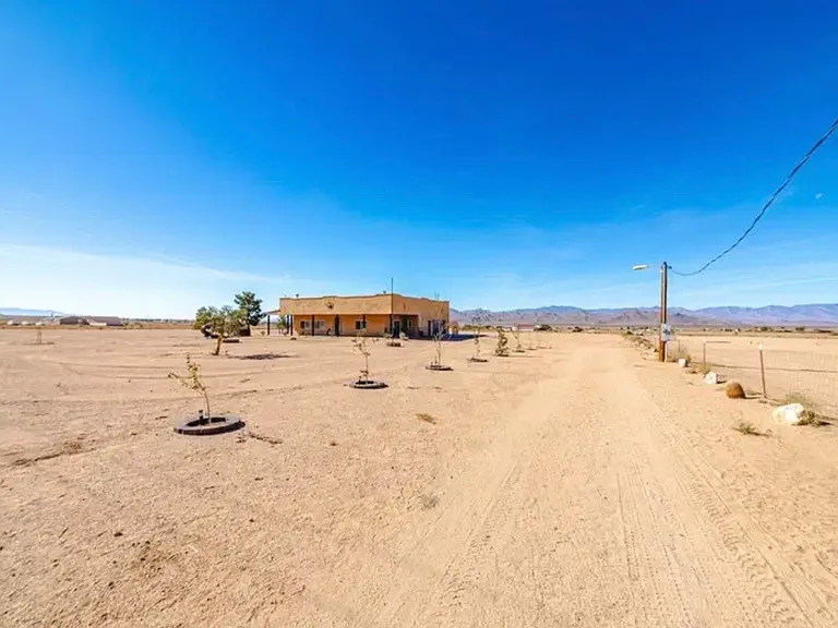 10563 N Garrett Dr — Photo 3
