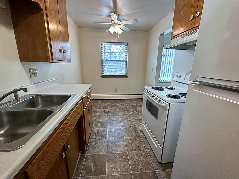 Lexlawn Apartments — Photo 14