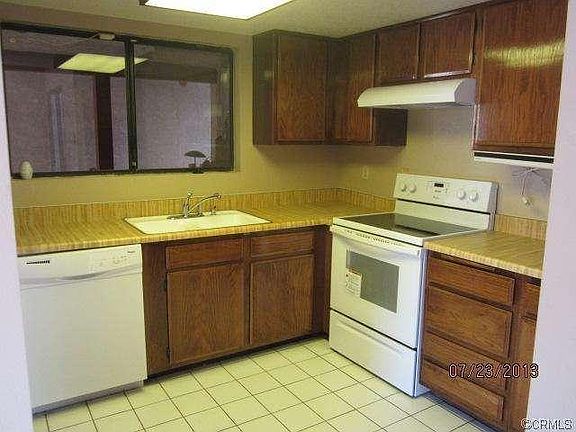 3rd image of 1100 E 4th St Unit X