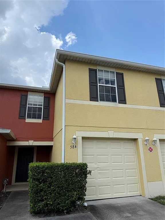 3 bed, 2.5 bath, 1495 sqft, $2,000 — Photo 1