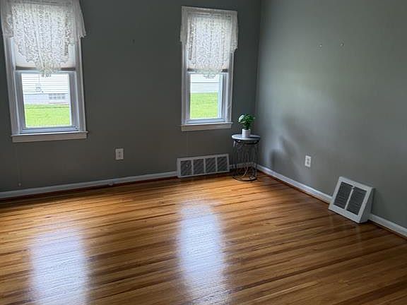 3rd image of 20728 Carlysle St