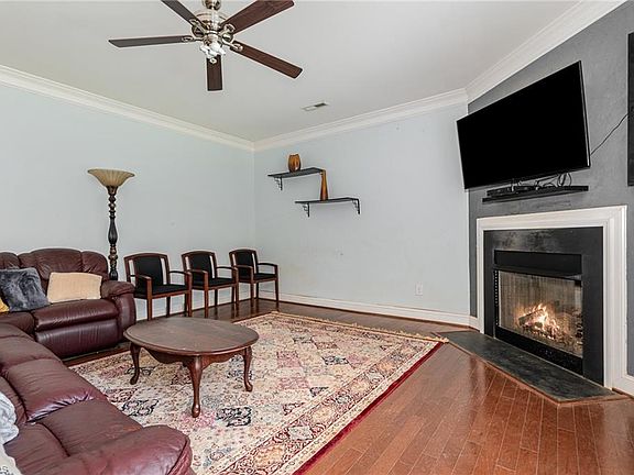 5th image of 2027 Heron Pointe Dr
