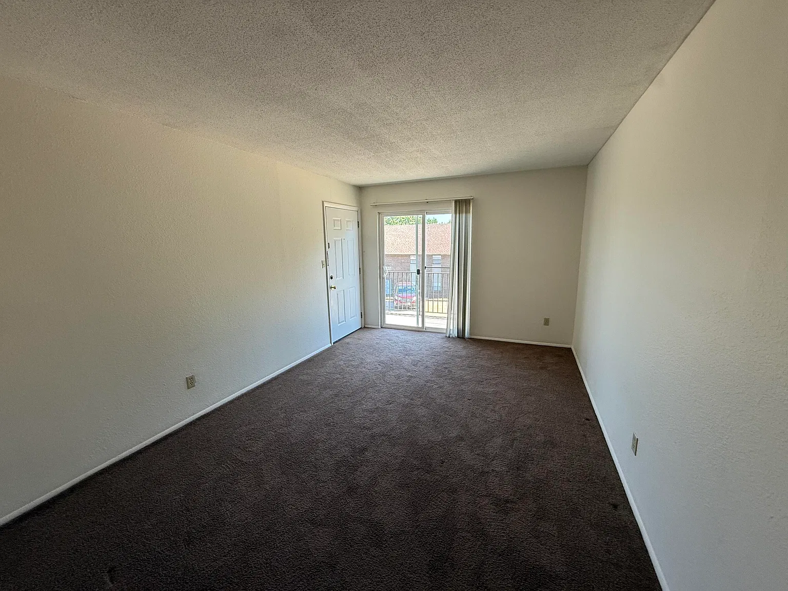 1 bed, 1.0 bath, $875 — Photo 4