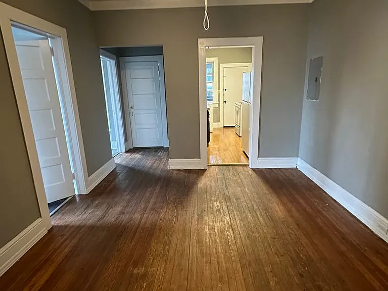 403 S Broad St SW — Photo 4