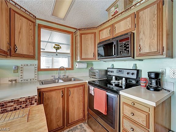 4th image of 121 Caravan Cir