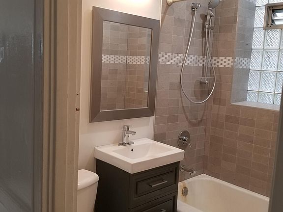 4th image of 2102 W Barry Ave #1