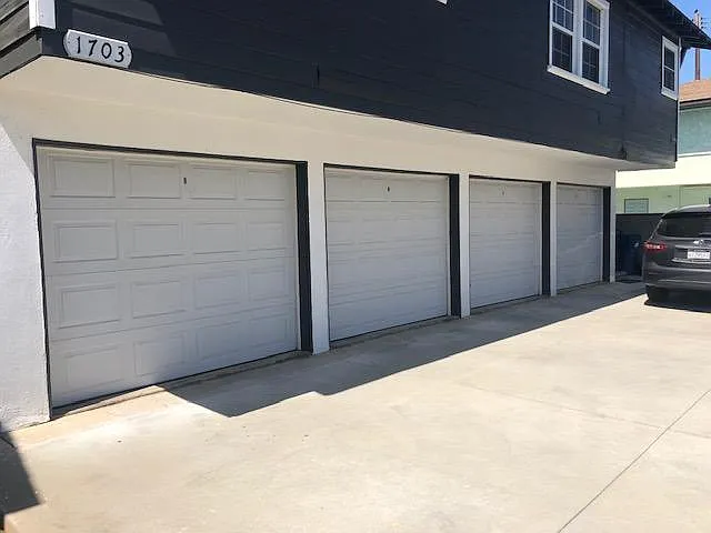 2 bed, 820 sqft, $2,550 — Photo 2