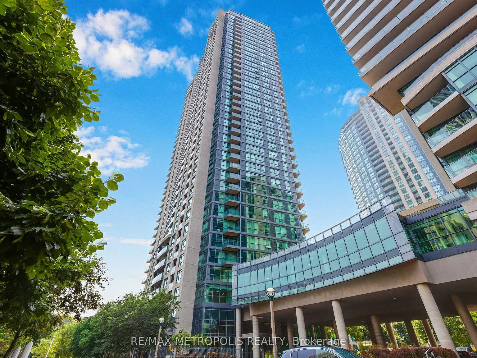 215 Fort York Blvd — Photo 3