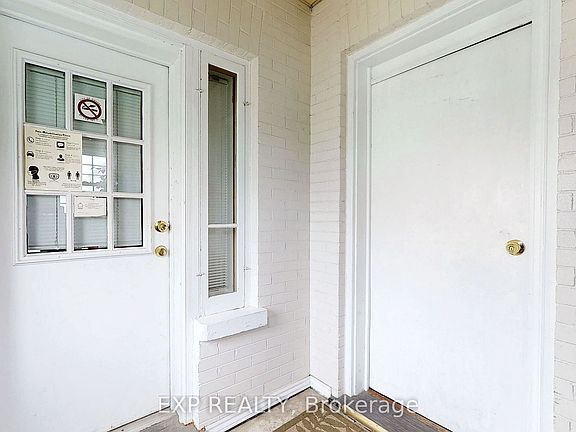 3rd image of 15 Colborne St E