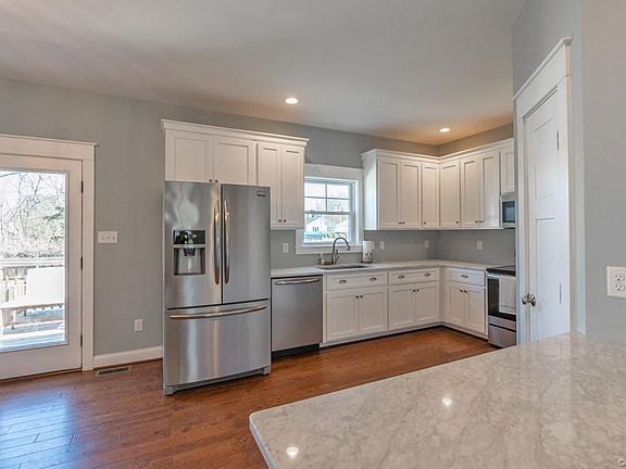4th image of 9701 Laurel Pine Dr
