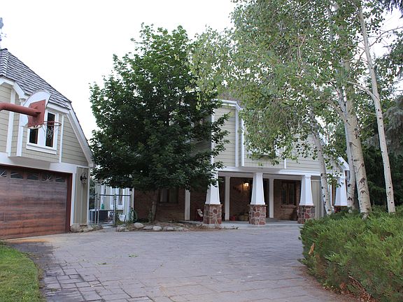 Detached Garage
