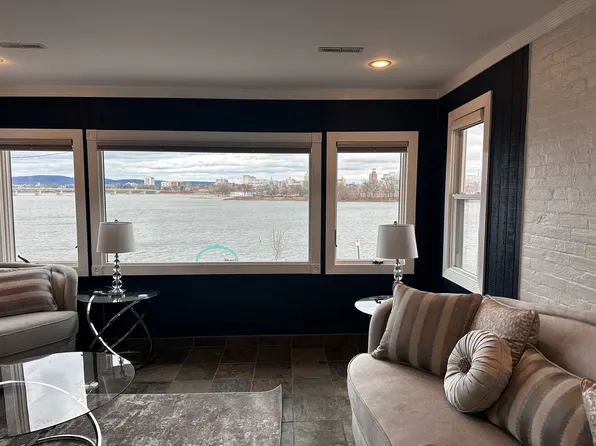 100 S Front St, Wormleysburg, PA 17043