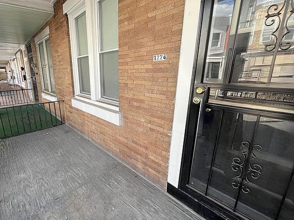 2nd image of 1224 N Alden St