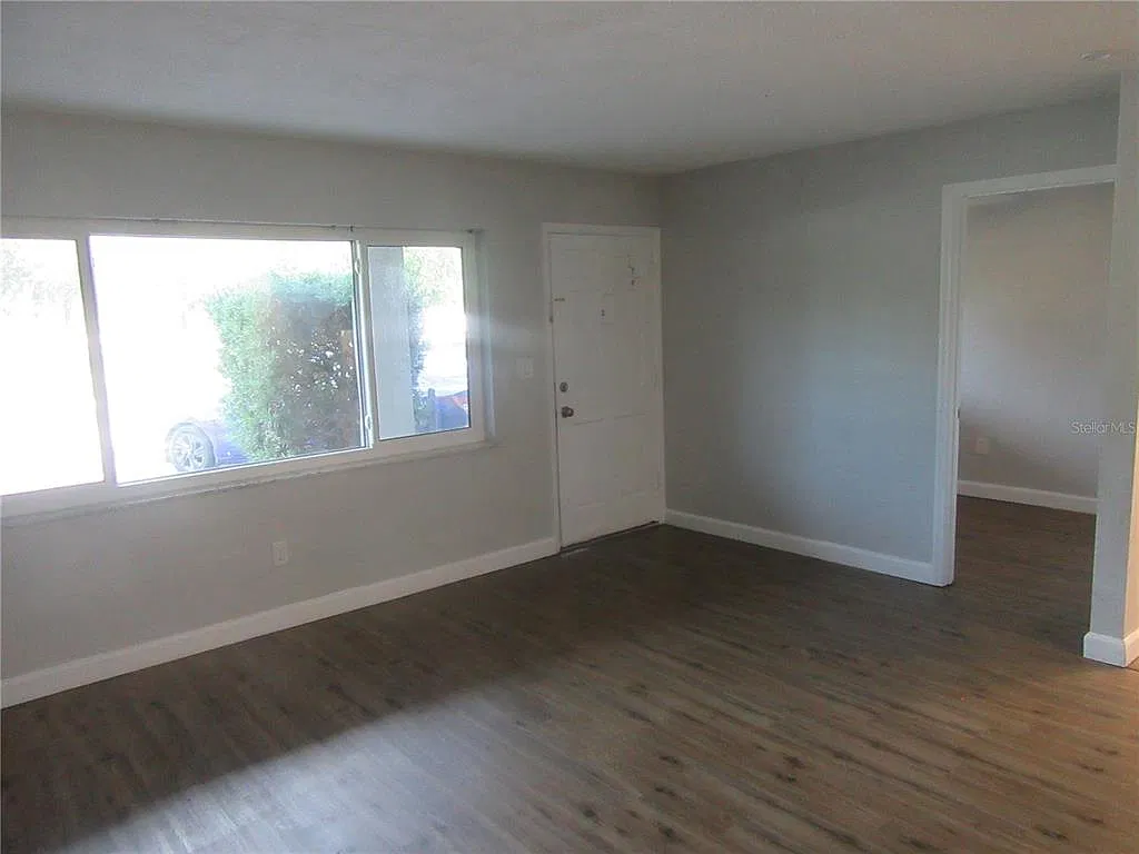 2 bed, 1.0 bath, 925 sqft, $1,800 — Photo 4