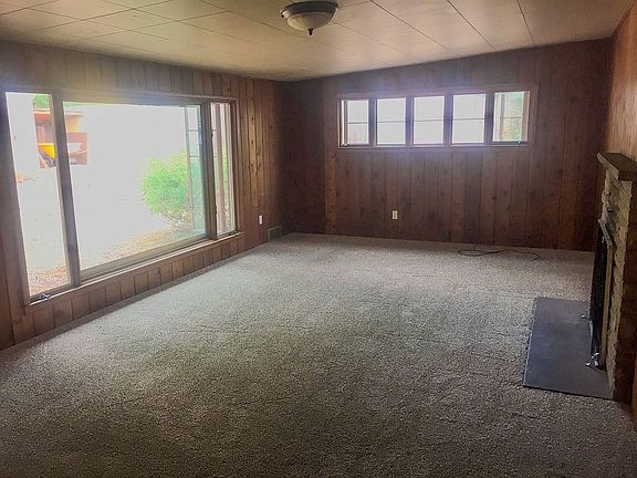 Upstairs Living Rm/fireplace