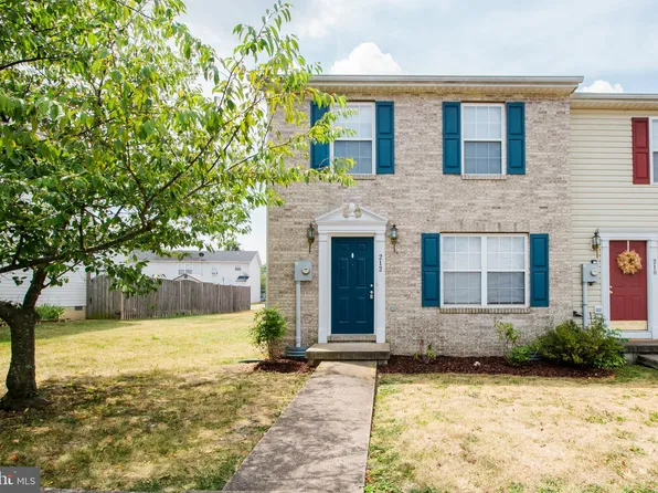 212 Surrey Club Ln, Stephens City, VA 22655