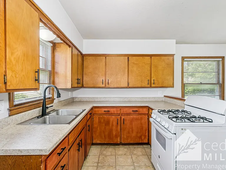 8002 E Gilbert St — Photo 6