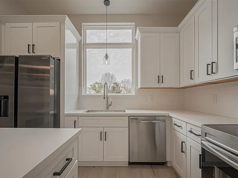 918 Saint Clair St #B — Photo 14