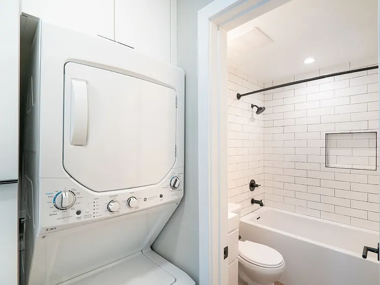 5847 Willoughby Ave — Photo 16