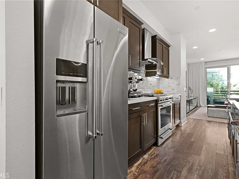 1651 Topanga — Photo 14