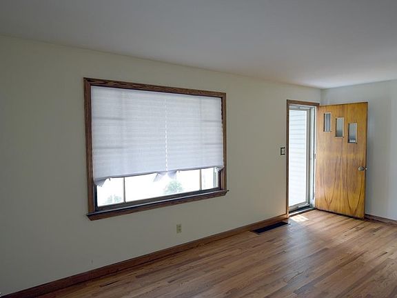 3rd image of 622 Saint Clair