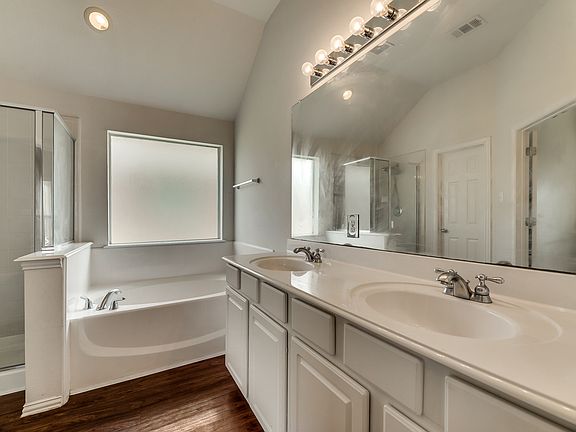 2nd image of 3209 Bloomfield Trl