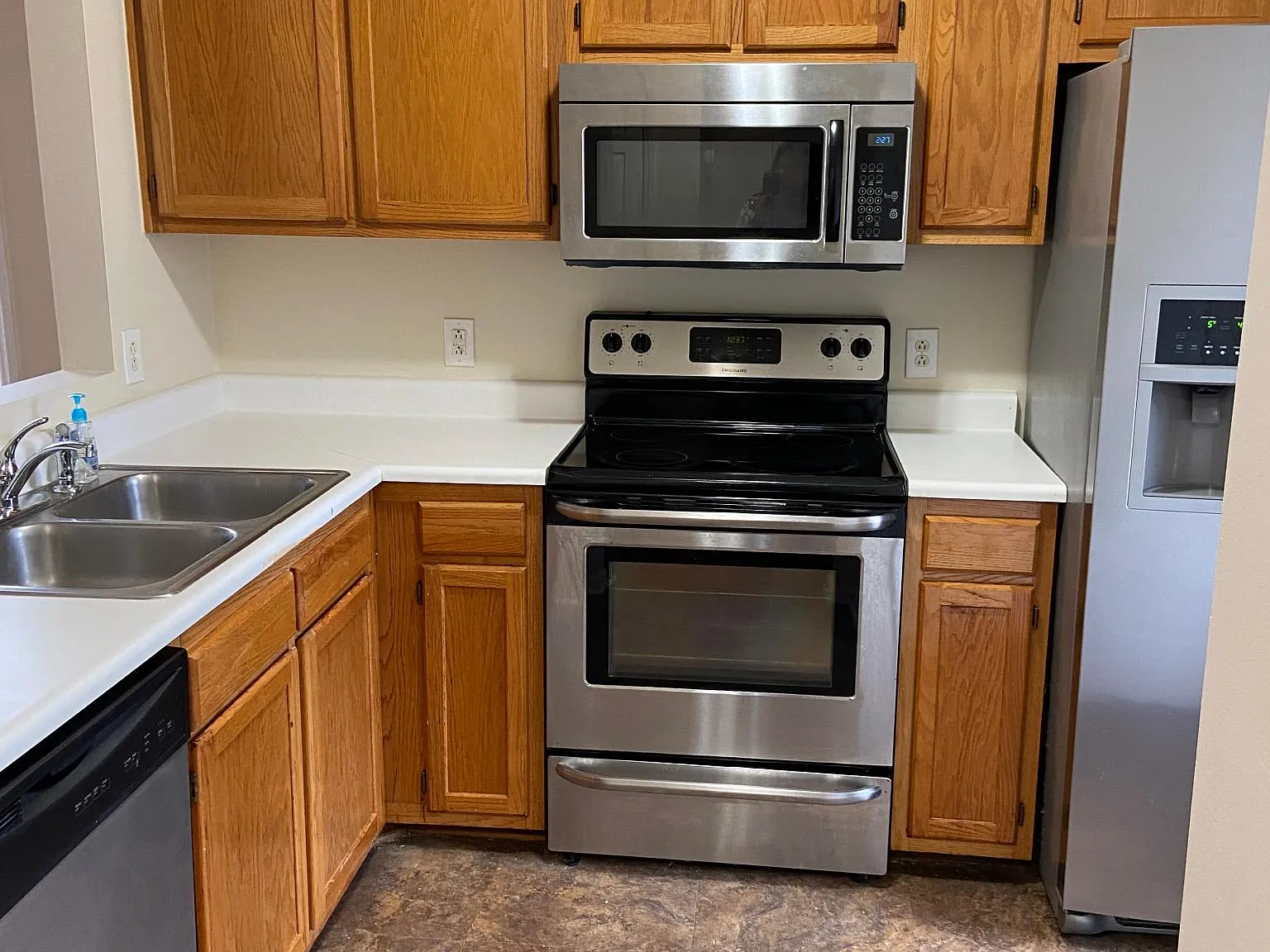 2 bed, 2.5 bath, 1224 sqft, $1,550 — Photo 4