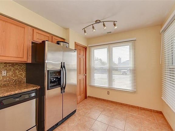 4th image of 1008 Blairmore Dr
