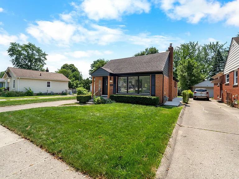 24411 Princeton St — Photo 2