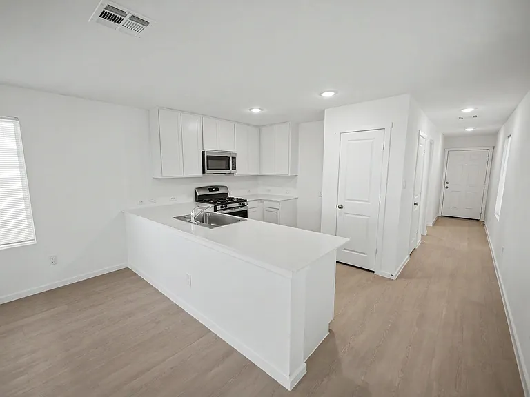 4835 Daisy Blossom — Photo 13