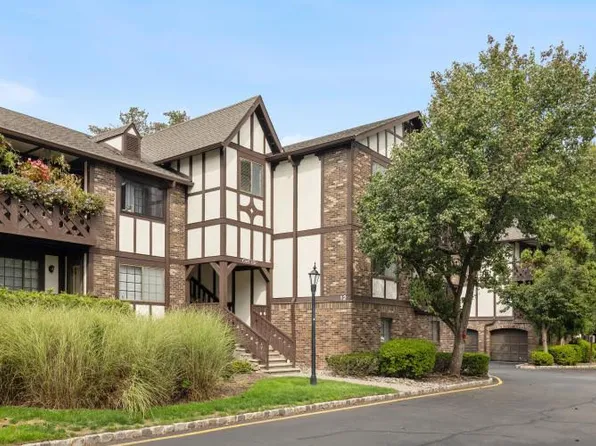 1210 Faulkner Ct, Mahwah, NJ 07430