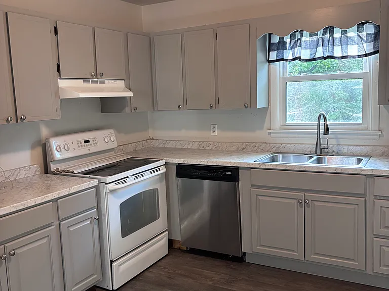 5103 Jarrett Rd — Photo 9