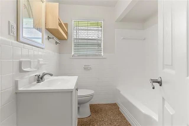 6151 Charlotte Dr — Photo 16