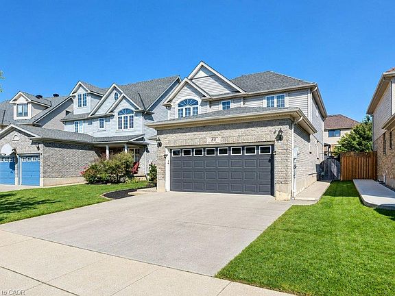 4th image of 88 Decaro Cres