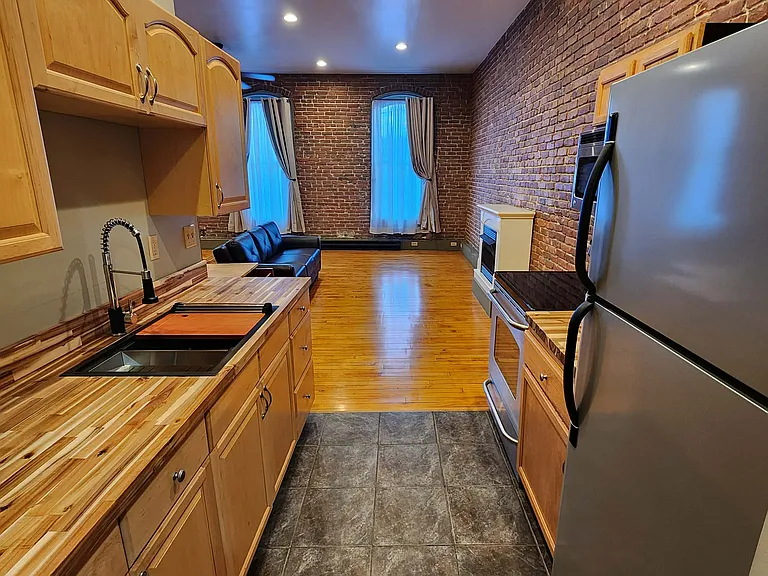 175 Front St #2 — Photo 10
