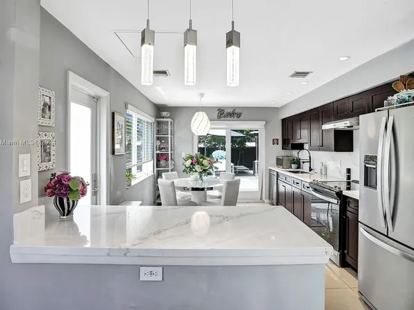 1001 NE 17th Ct, Fort Lauderdale, FL 33305