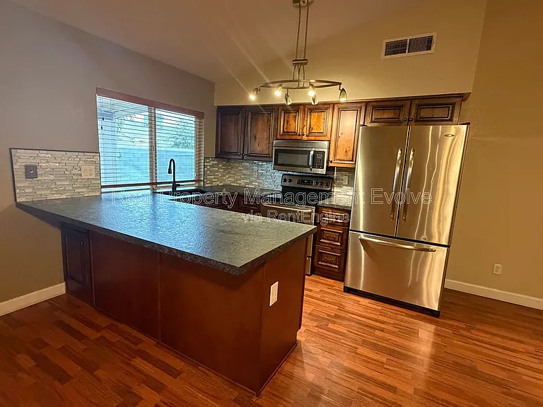 16645 N 34th Dr — Photo 7