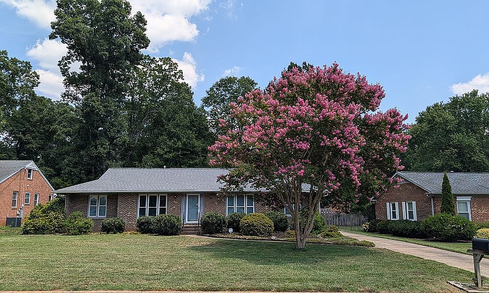 1st image of 704 Westland Dr